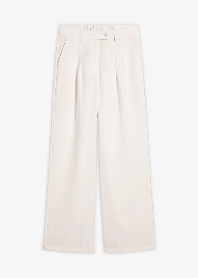 Pantalon avec bouton décoratif