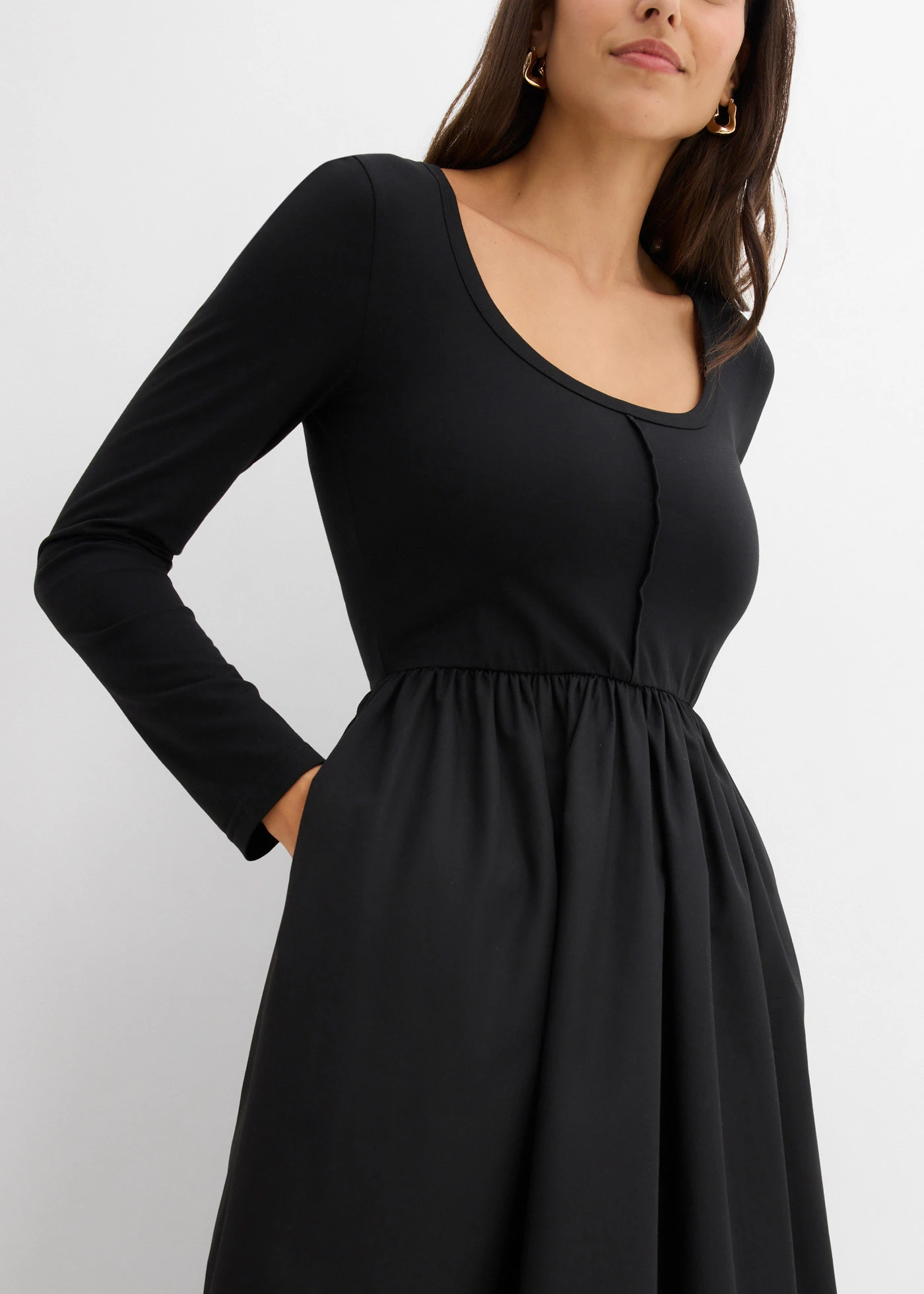 Robe midi • noir • Boutique bonprix