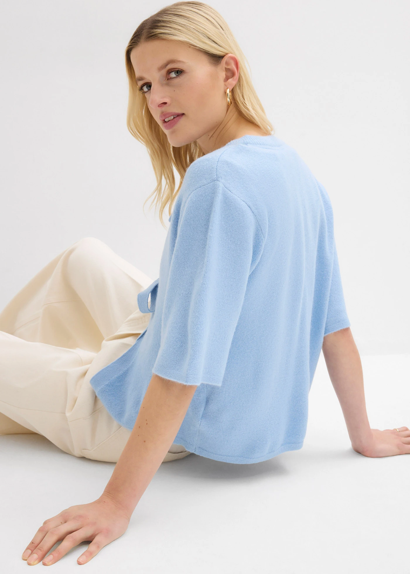 Gilet en fine maille à nouettes • bleu clair • Boutique bonprix