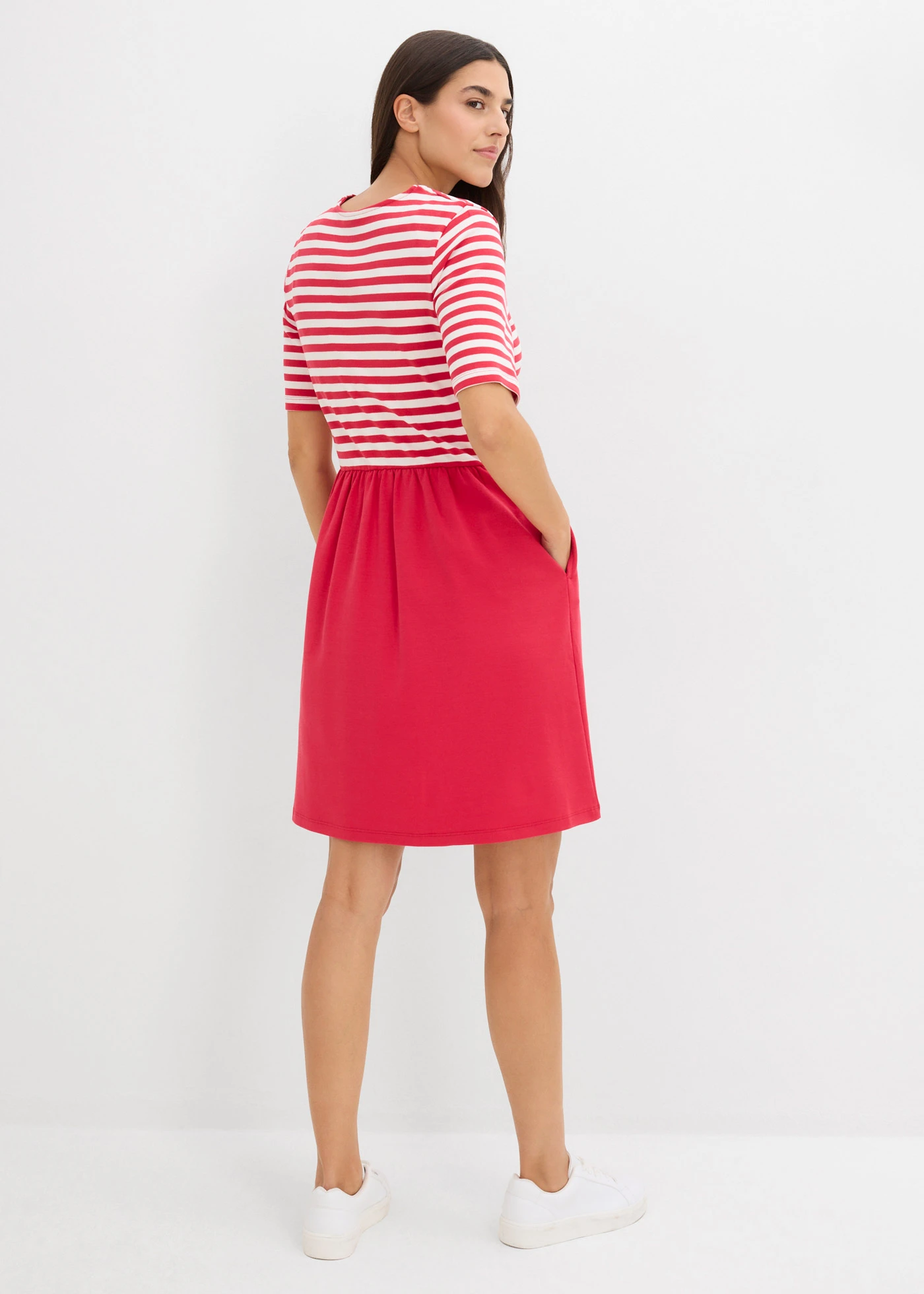 Robe en jersey 100% coton • rouge-écru rayé • Boutique bonprix