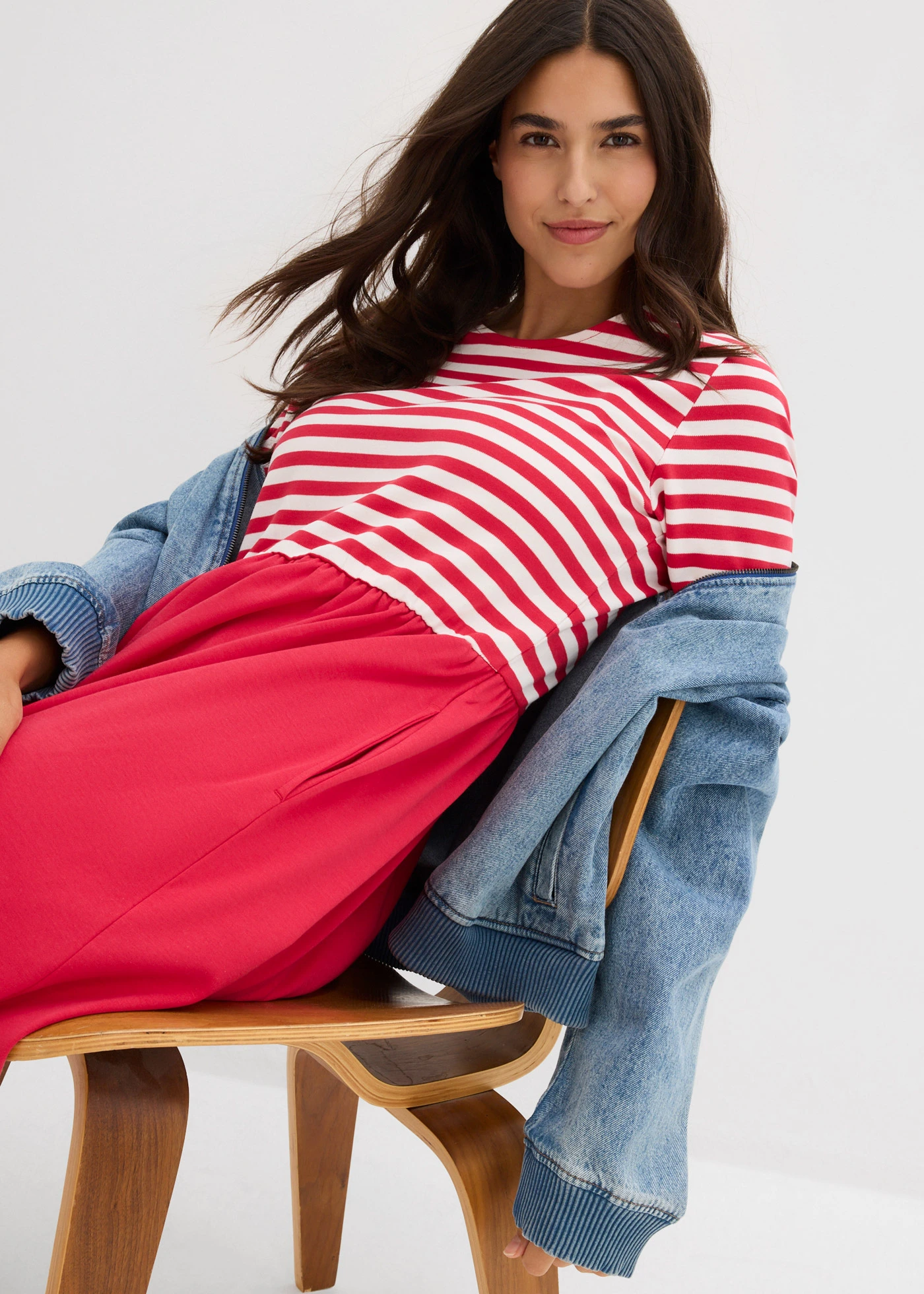 Robe en jersey 100% coton • rouge-écru rayé • Boutique bonprix