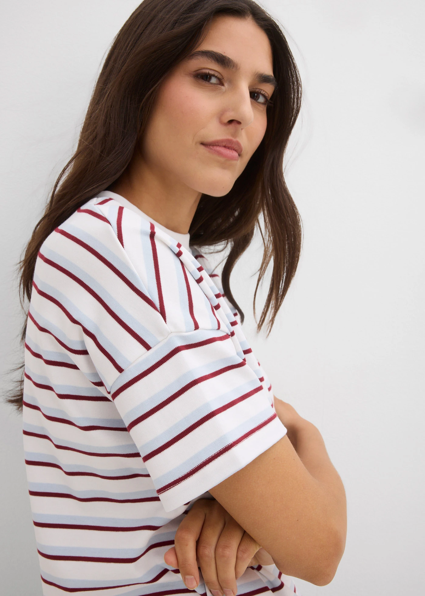 Tricou din bumbac organic 100% • alb-albastru pudrat-roșu rubiniu • magazin bonprix