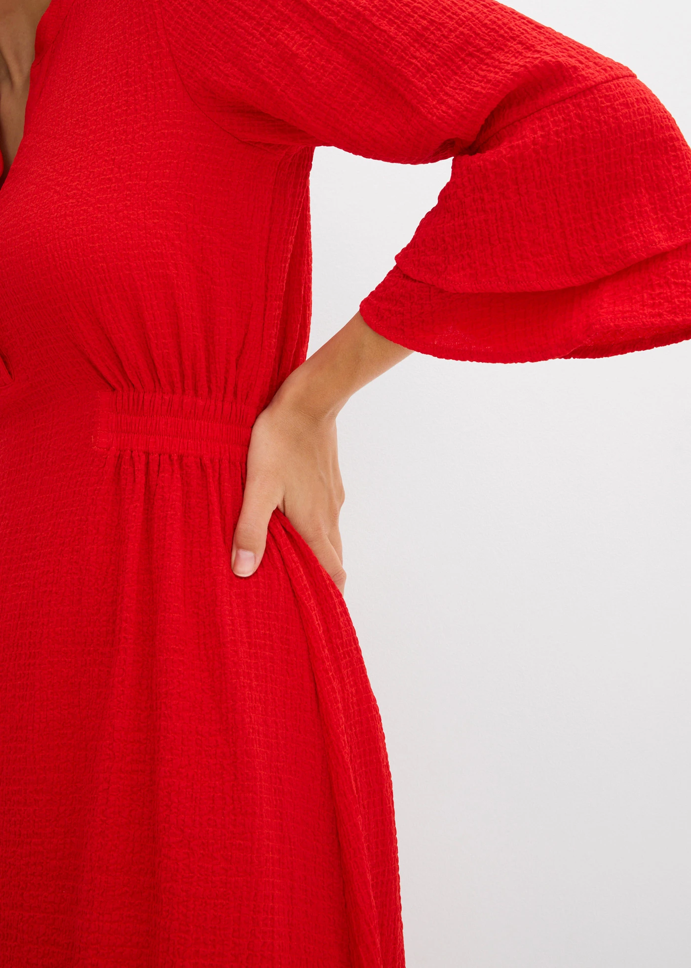 Robe en matière texturée • fraise • Boutique bonprix