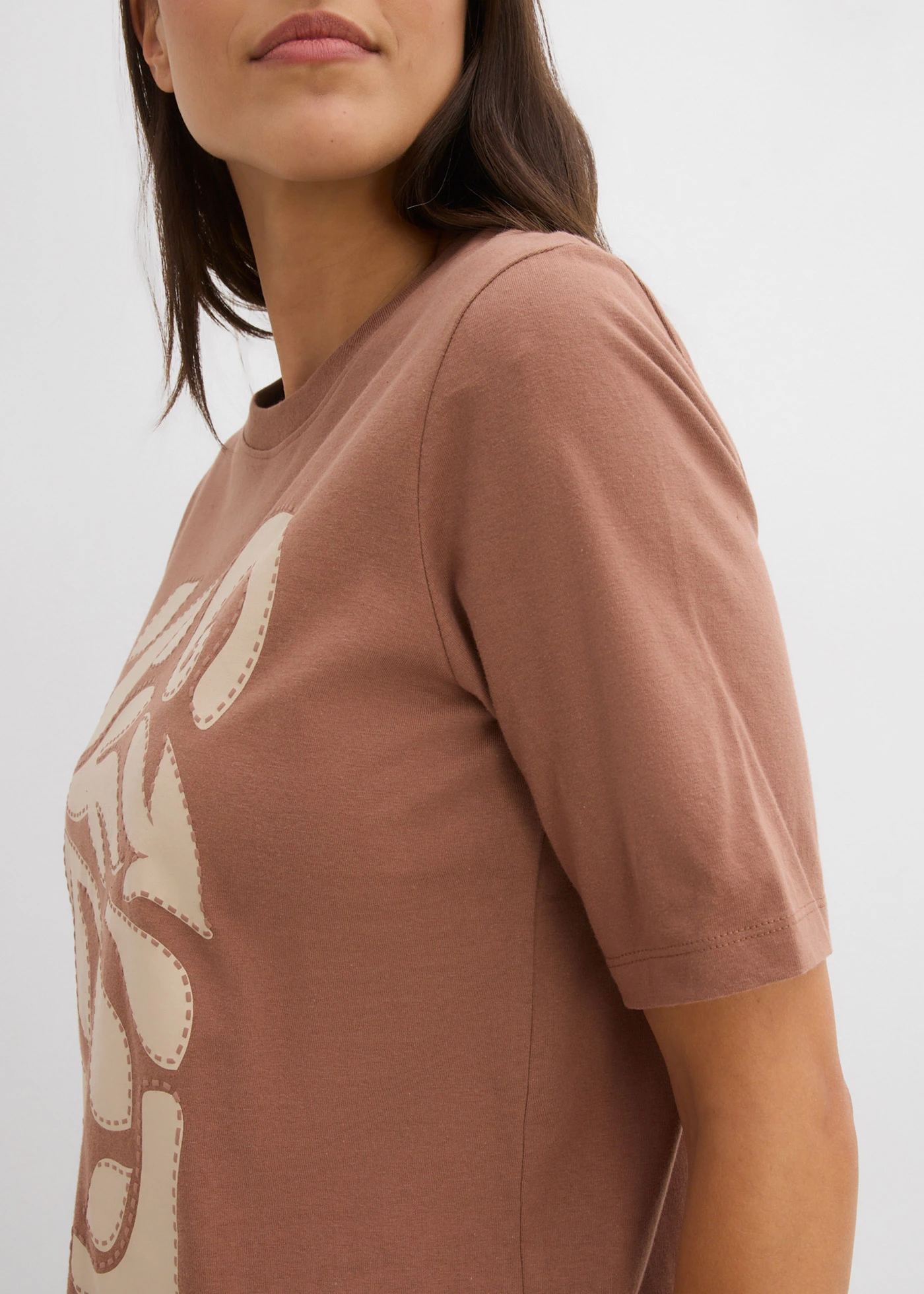 Tricou din bumbac organic 100% • maro castaniu-bej nisipiu mat cu imprimeu • magazin bonprix