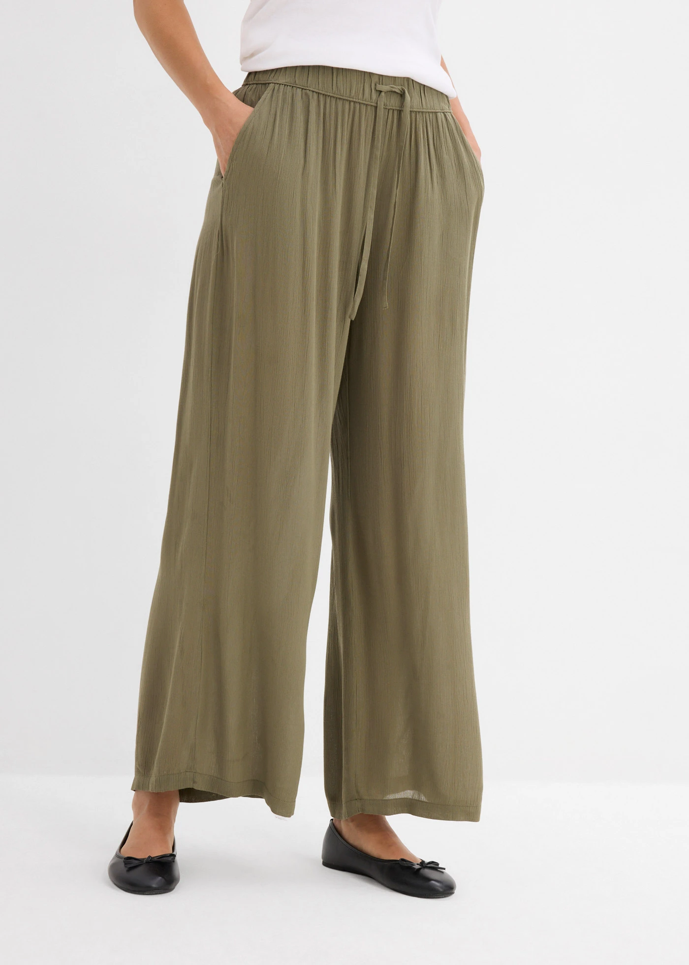 Pantalon large en viscose fluide • olive • Boutique bonprix