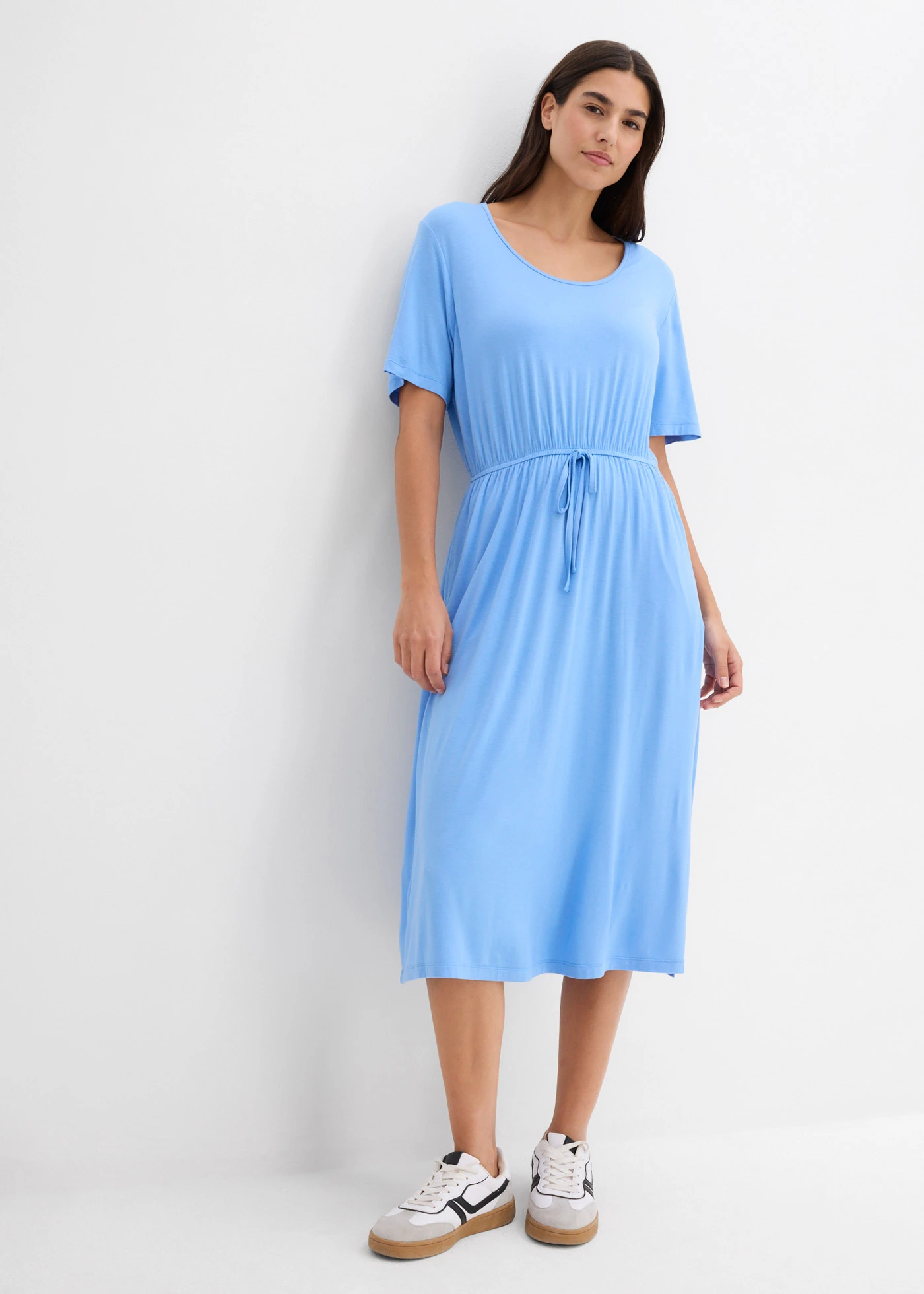 Rochie din jerse din material fluid cu viscoză • albastru mediu • magazin bonprix