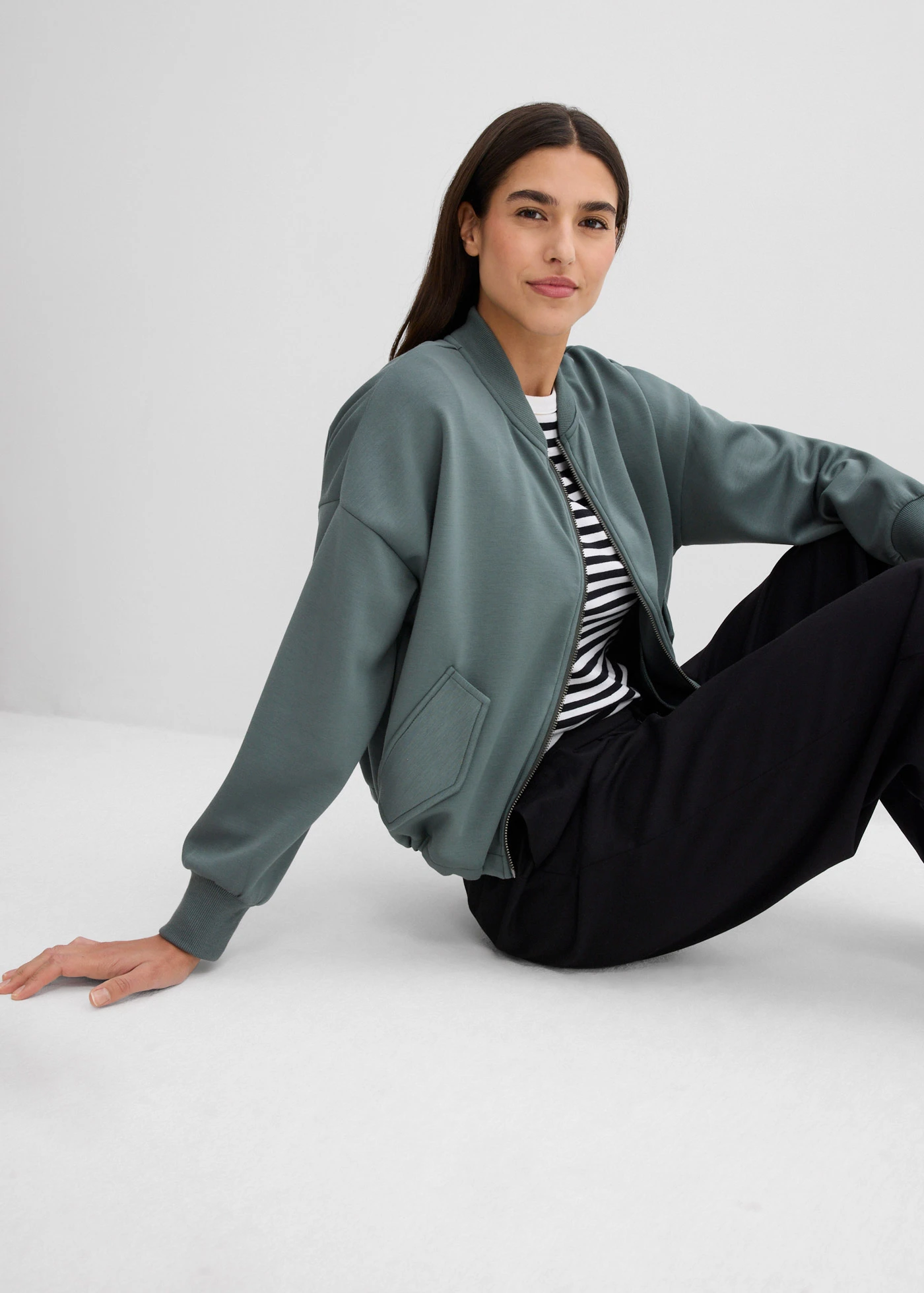 Oversize bluzon s materiálu scuba z měkké viskózové směsi • eukalyptově zelená • bonprix obchod