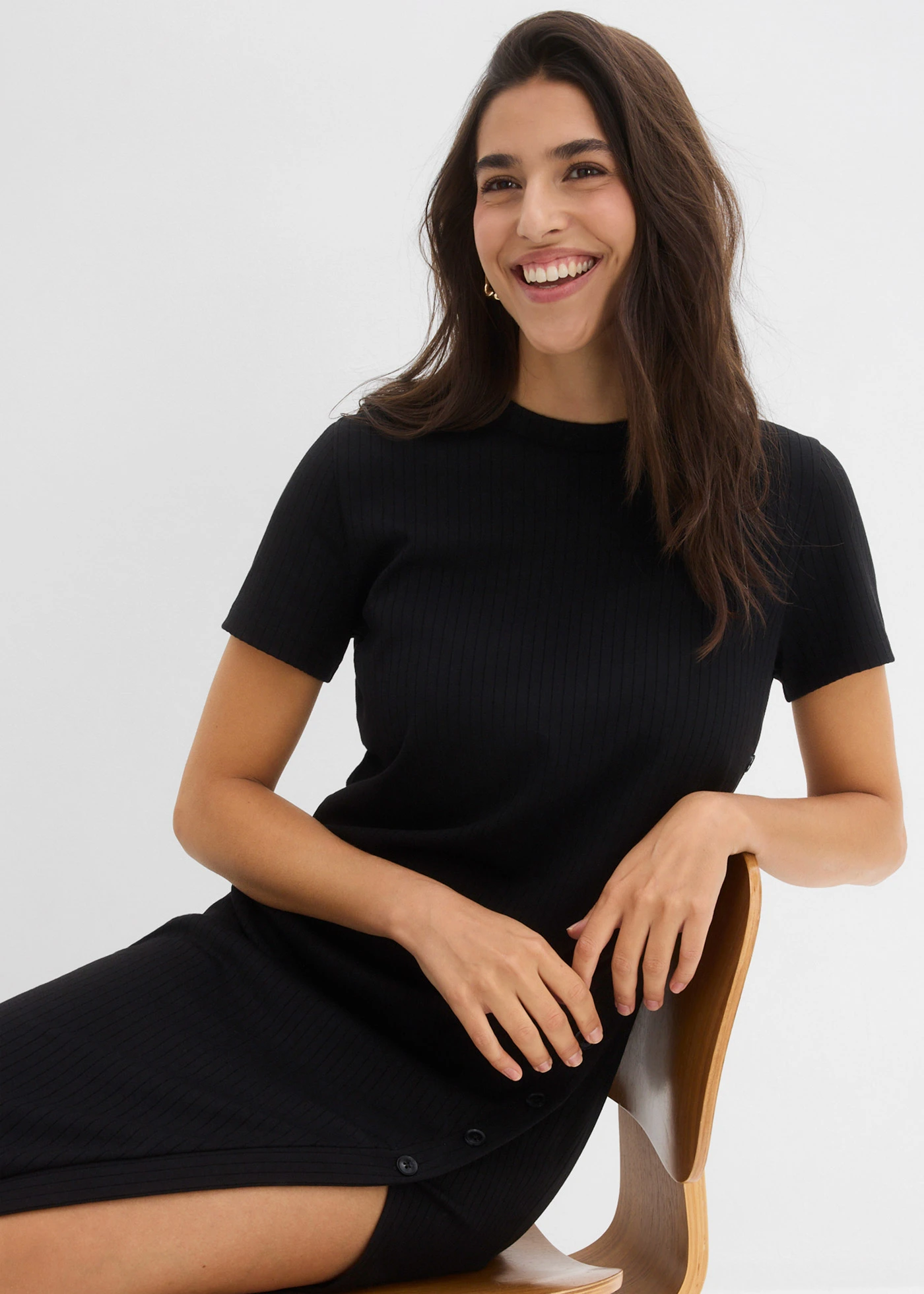 Robe T-shirt en matière texturée • noir • Boutique bonprix