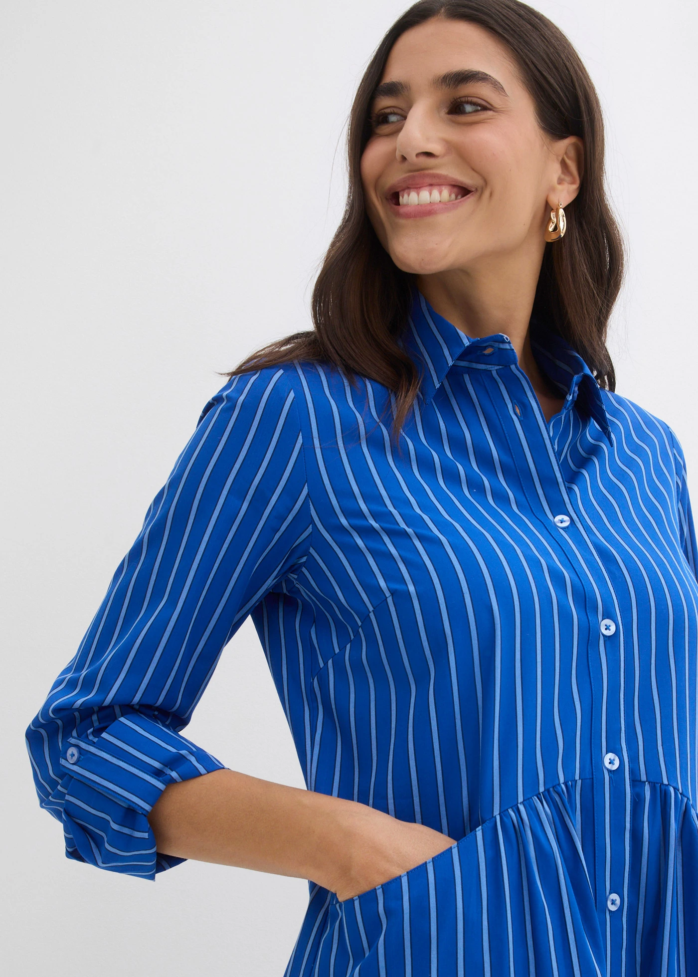 Jurk van katoen met een overhemdkraag • arctisch blauw/middenblauw/donkerblauw gestreept • bonprix online shop