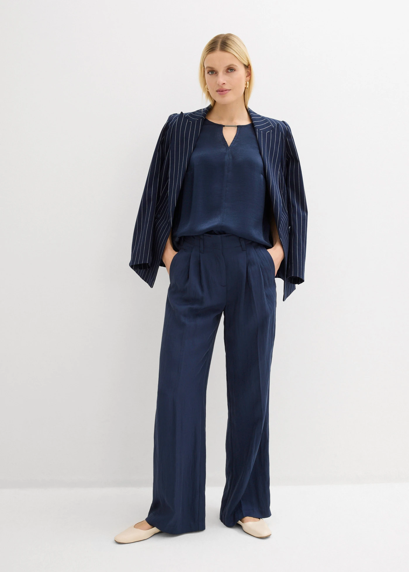 Tunică din satin fin • bleumarin • magazin bonprix