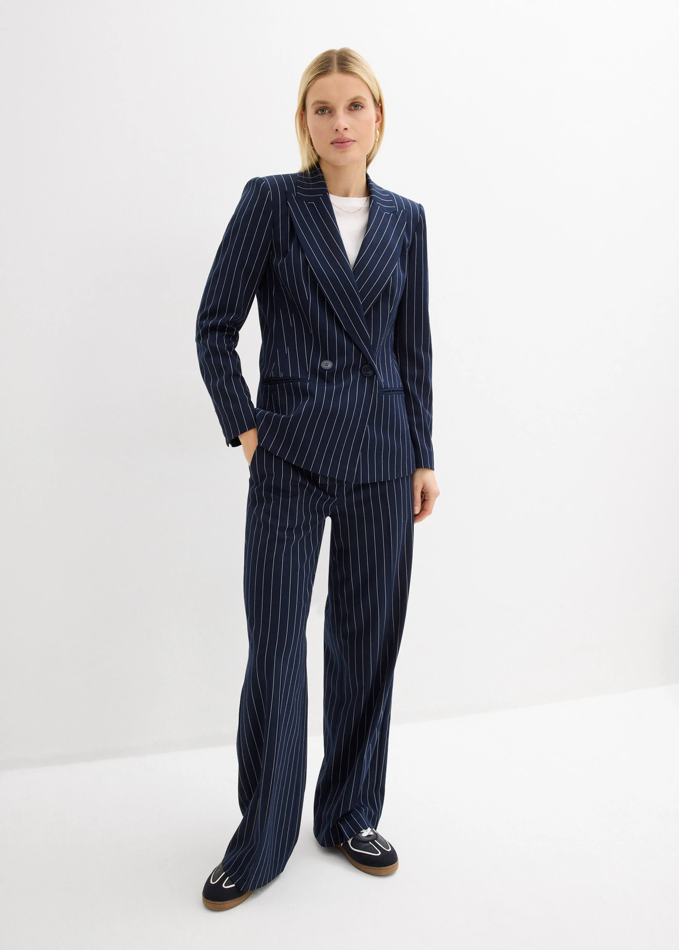 Hajszálcsíkos blézer • sötétkék/gyapjúfehér csíkos • bonprix áruház