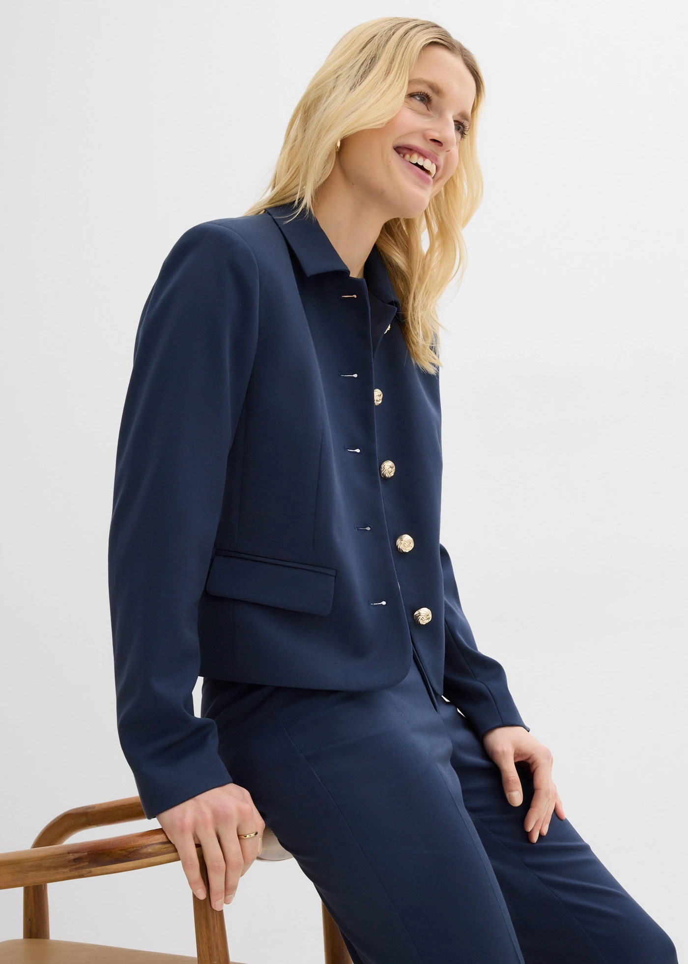 Rövid blézer • sötétkék • bonprix áruház