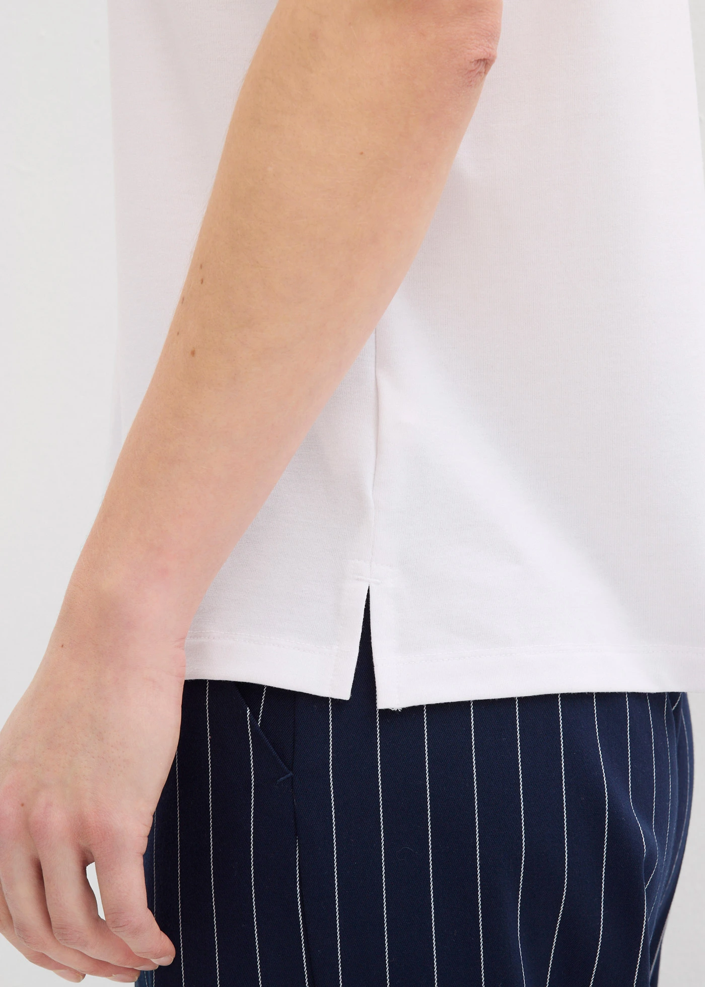 T-shirt met satijnen rand • wit • bonprix online shop