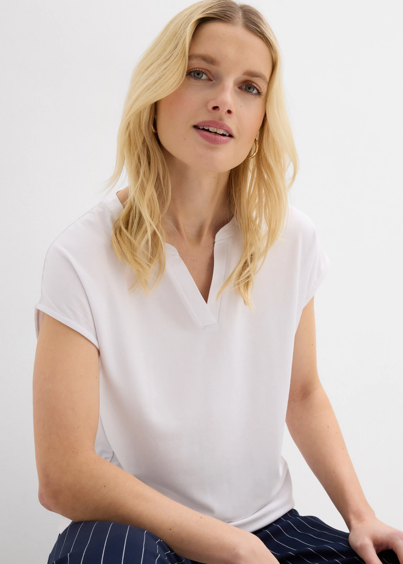 T-shirt met satijnen rand • wit • bonprix online shop