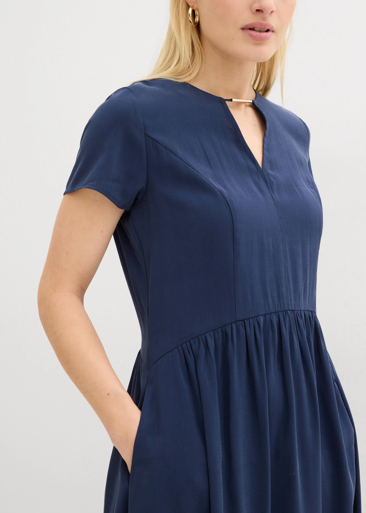 Rochie din amestec fin de viscoză • bleumarin • magazin bonprix