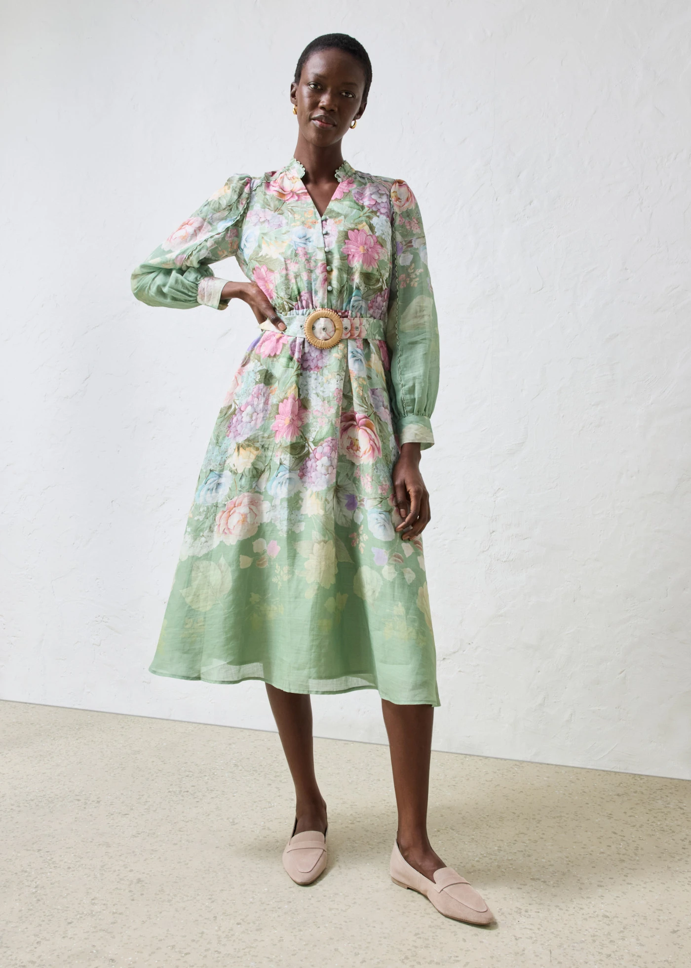 Robe midi en ramie avec ceinture (ens. 2 pces) • vert pâle floral • Boutique bonprix