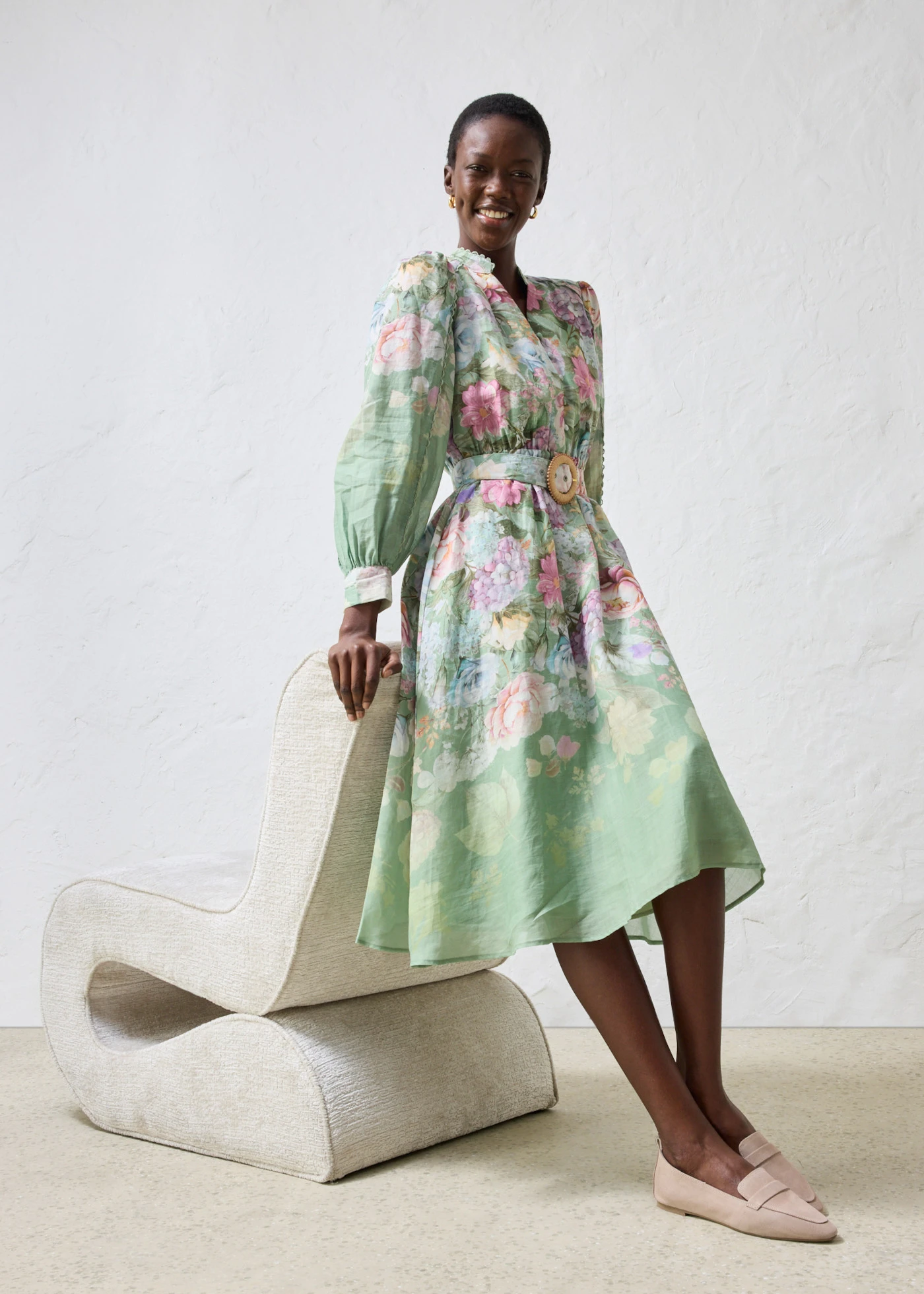 Robe midi en ramie avec ceinture (ens. 2 pces) • vert pâle floral • Boutique bonprix