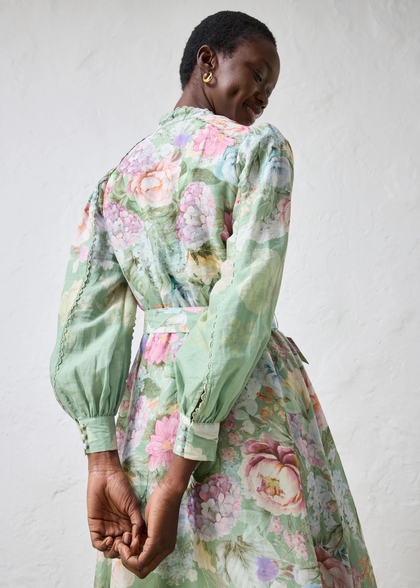 Robe midi en ramie avec ceinture (ens. 2 pces) • vert pâle floral • Boutique bonprix