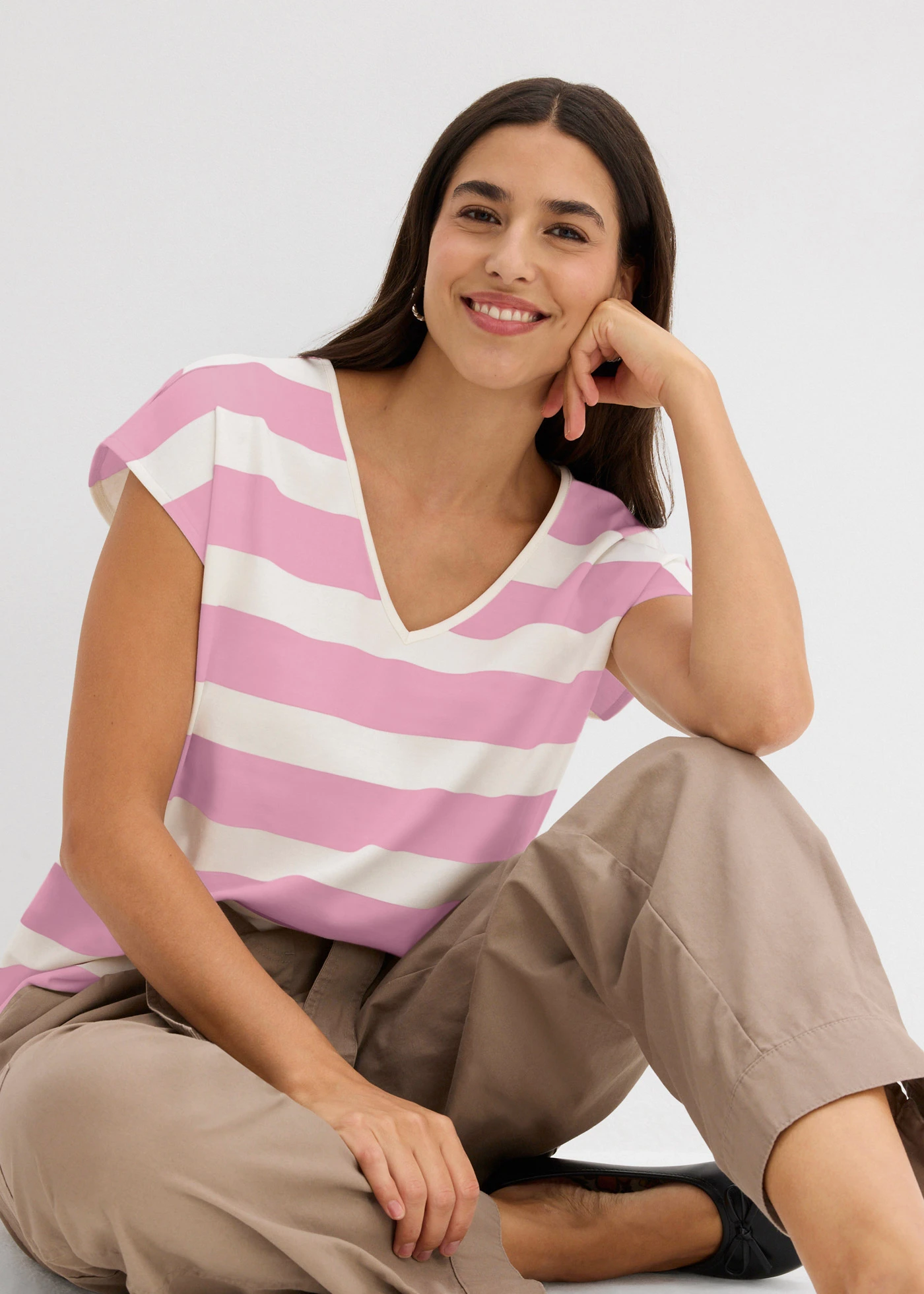 T-shirt rayé • écru/mauve rayé • Boutique bonprix