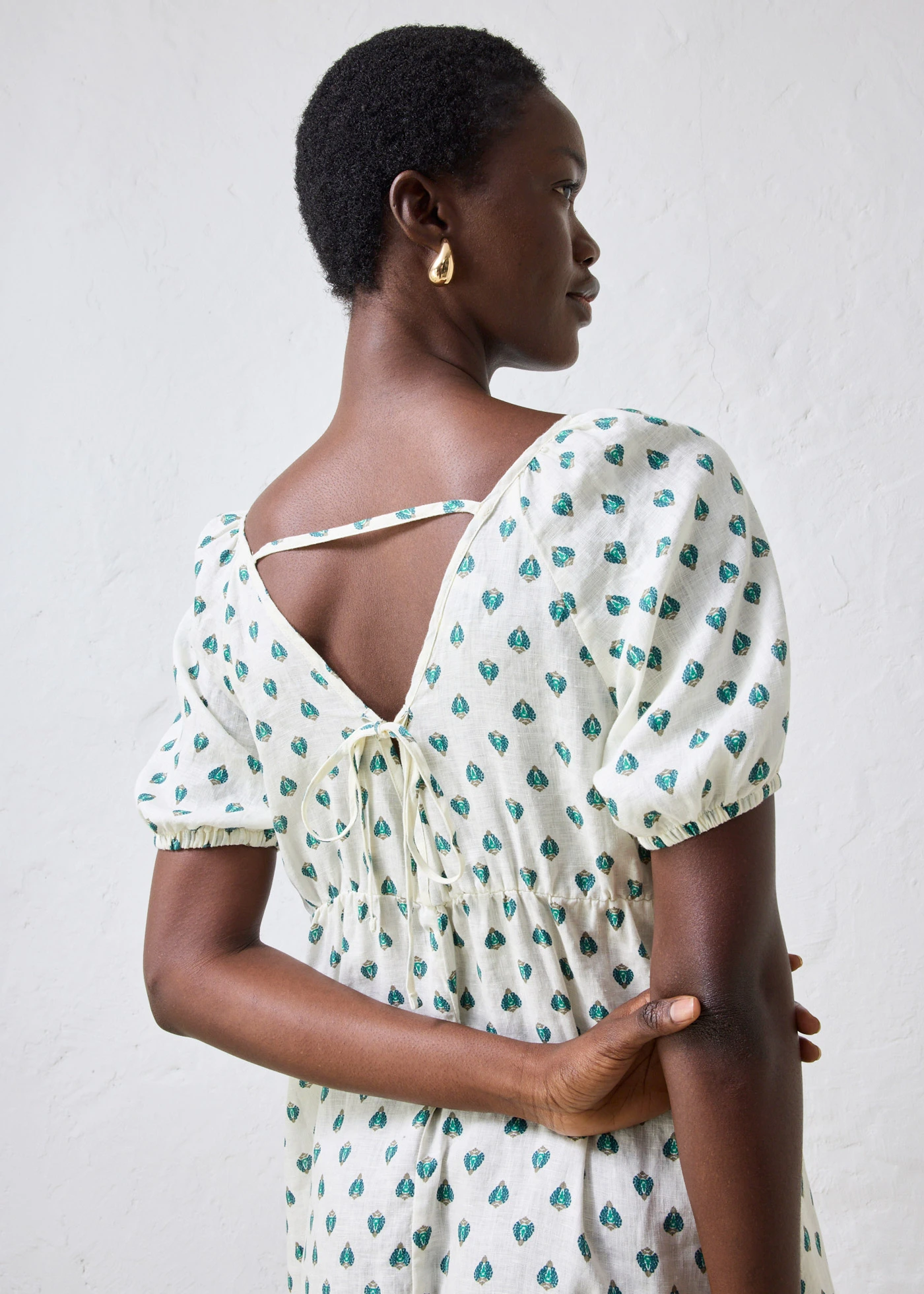 Sukienka z czystego lnu • kremowy-zielony pieprz z nadrukiem • sklep bonprix