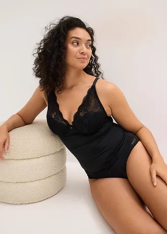 Top soutien-gorge sculptant à coques et dentelle, maintien modéré • noir • Boutique bonprix