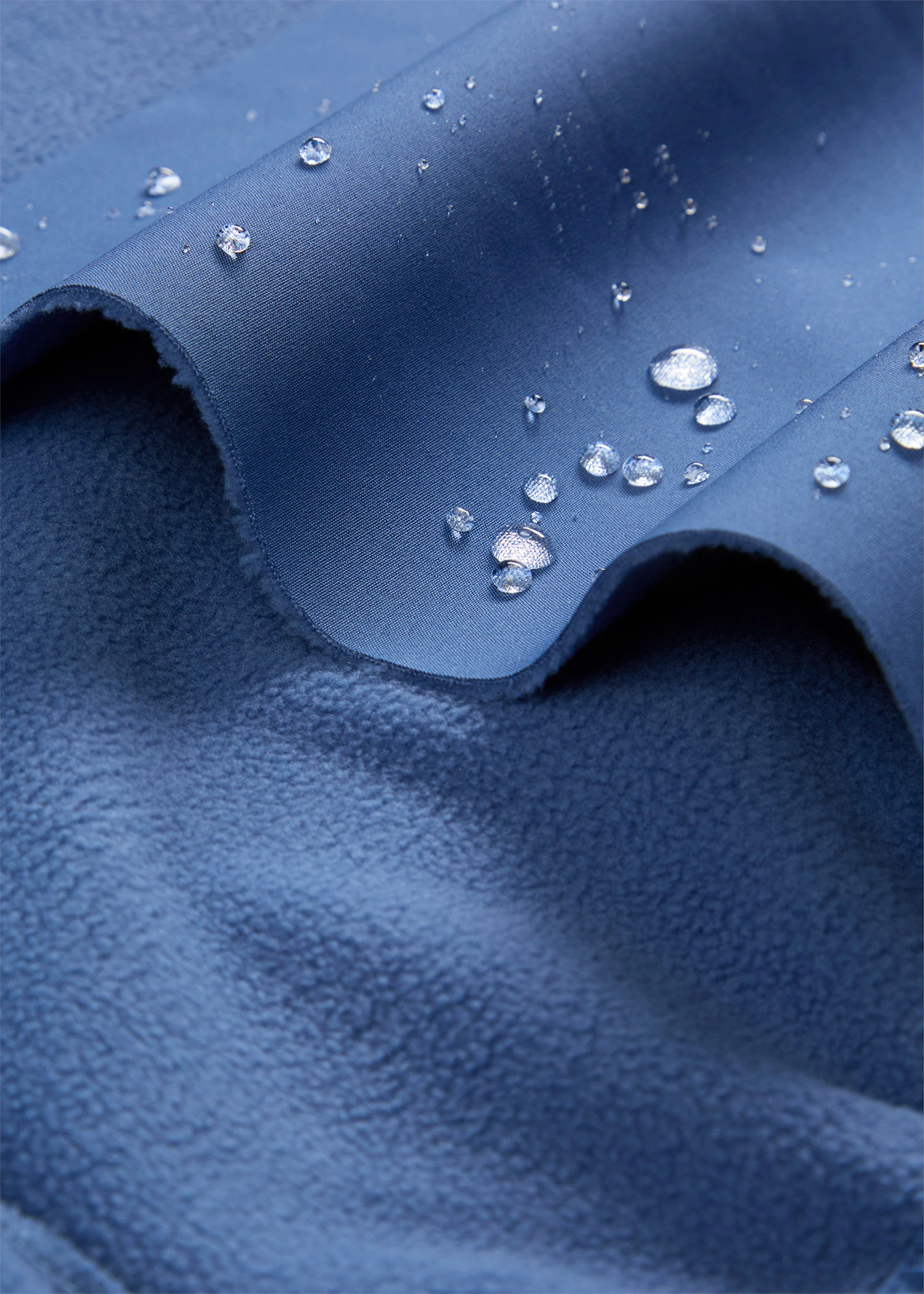 Veste softshell déperlante à capuche • indigo clair • Boutique bonprix