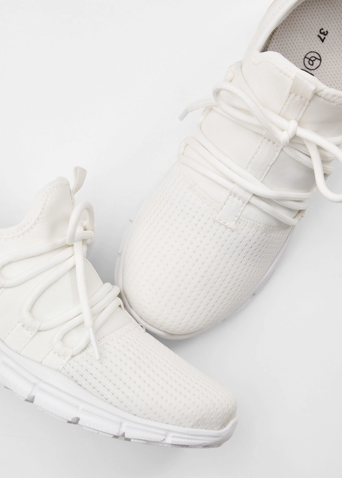 Sneakersy z miękkiego materiału • biały • sklep bonprix