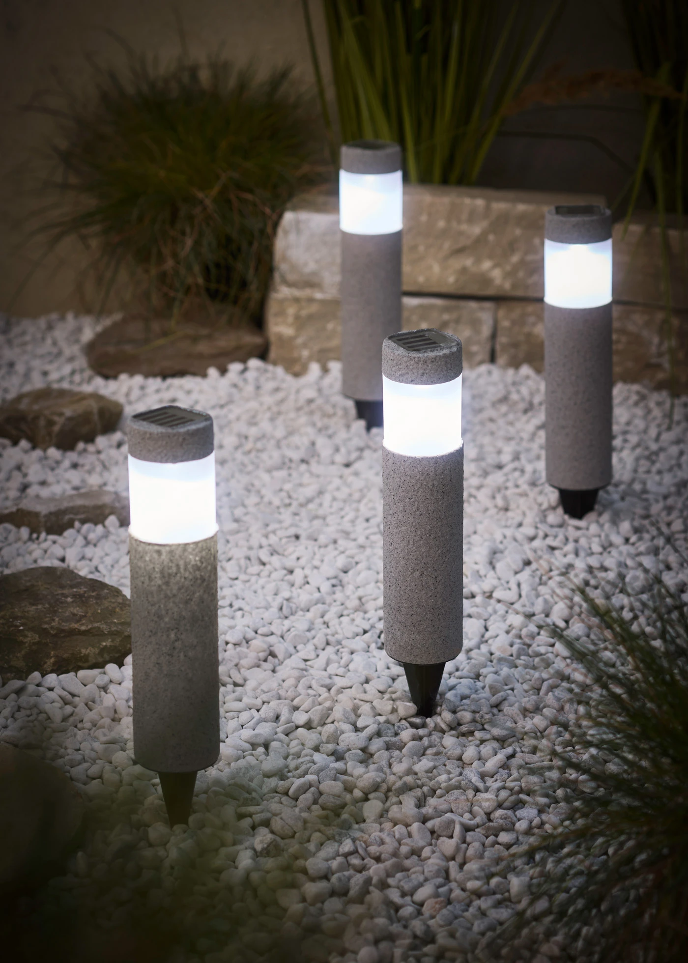 Lot de 4 lampes déco solaires de chemin • gris clair • Boutique bonprix