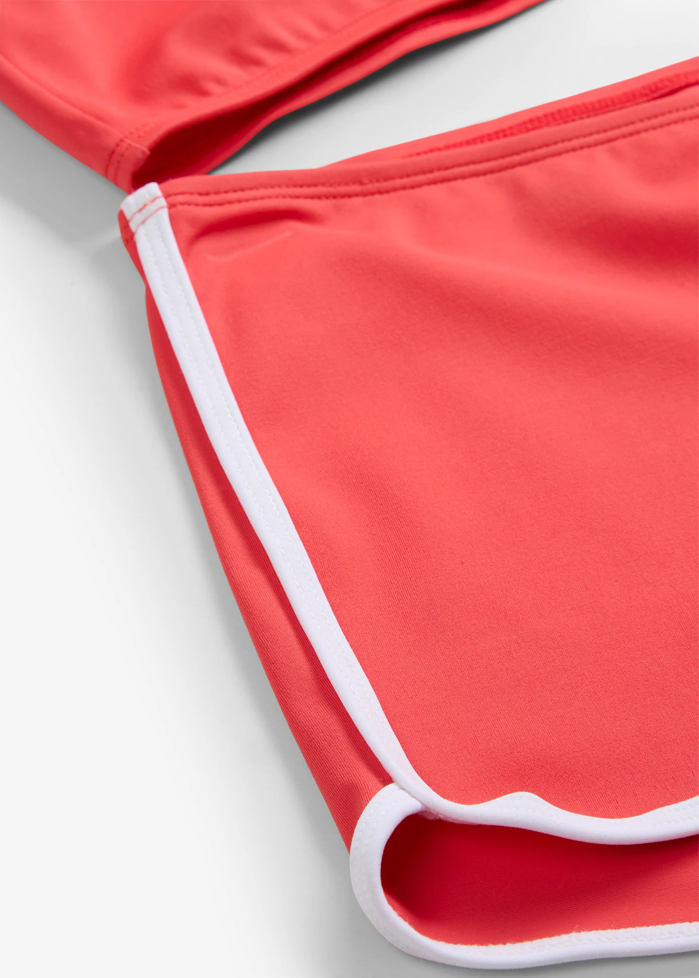 Bikini z kontrastowymi szwami (2 części) • koralowy + biały • sklep bonprix