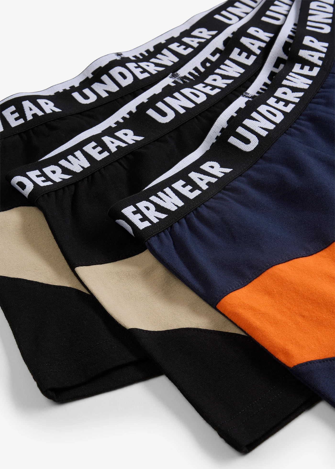 Boxerky, priliehavé, s bavlnou (3 ks v balení) • čierna/khaki + tmavomodrá/oranžová • obchod bonprix