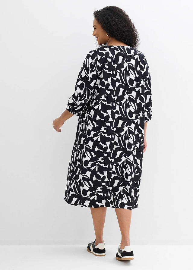 Maxi zomerjurk van soepele viscose, Kleur: zwart/wolwit gebloemd