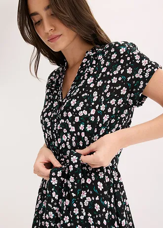 Rochie-cămașă din viscoză fluidă • negru înflorat • magazin bonprix