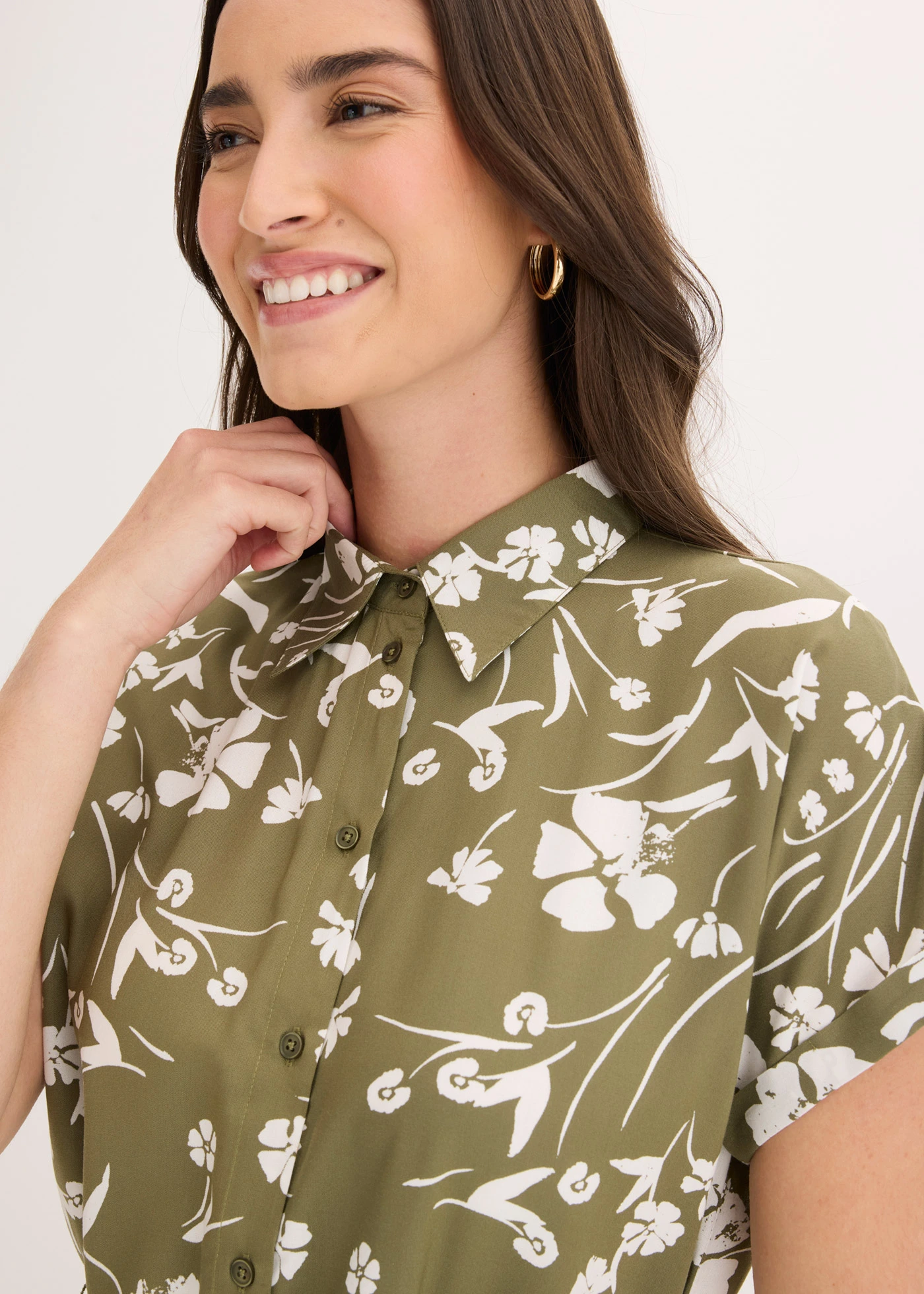 Overhemdjurk van viscose • olijfgroen-wit gebloemd • bonprix online shop