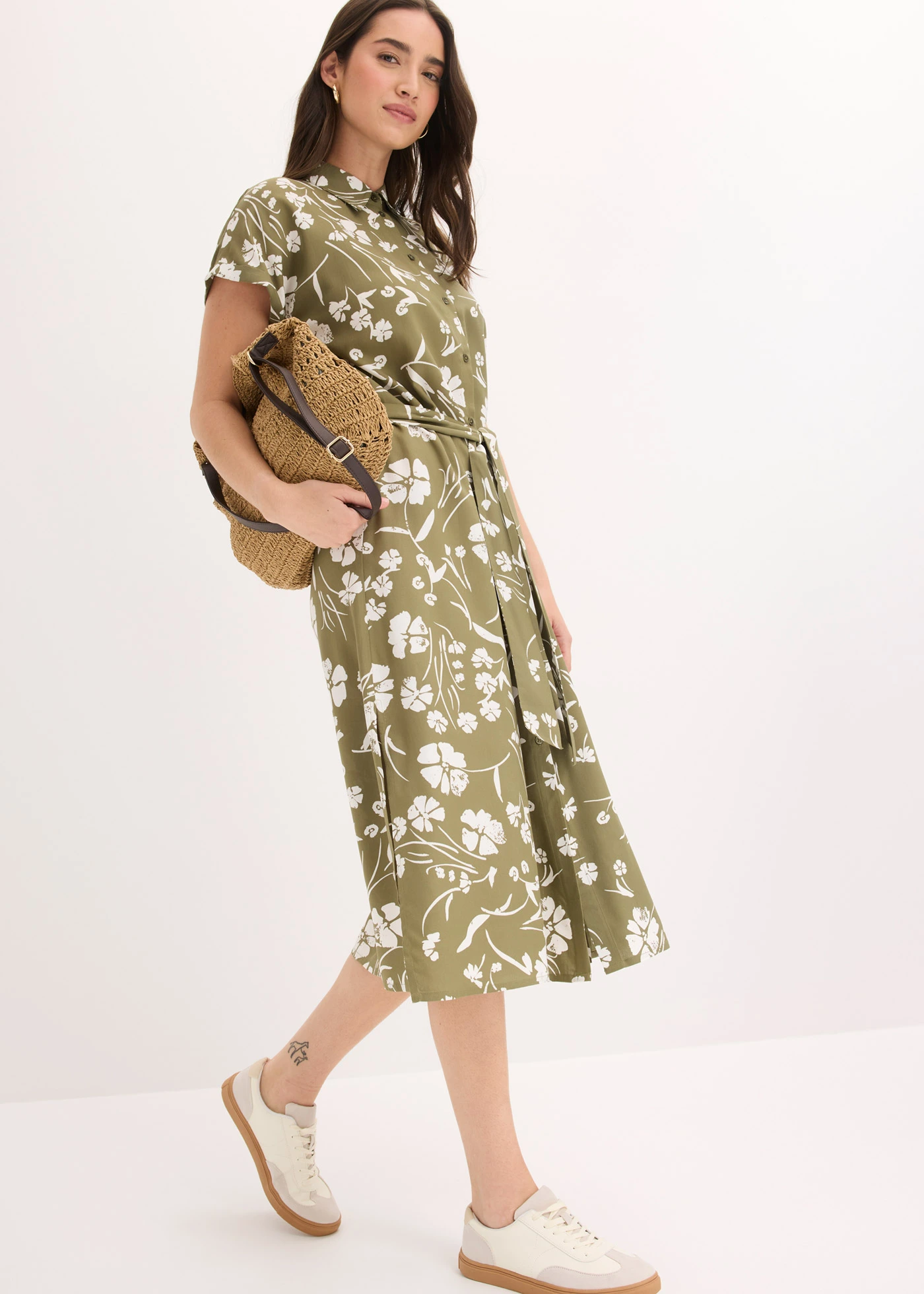 Robe-chemise 100% viscose • olive/blanc floral • Boutique bonprix