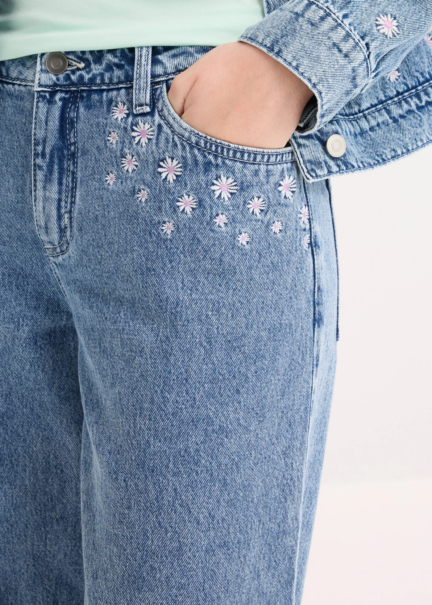 Jeansy wide leg, mid waist, z bawełny • jasnoniebieski denim "used" • sklep bonprix