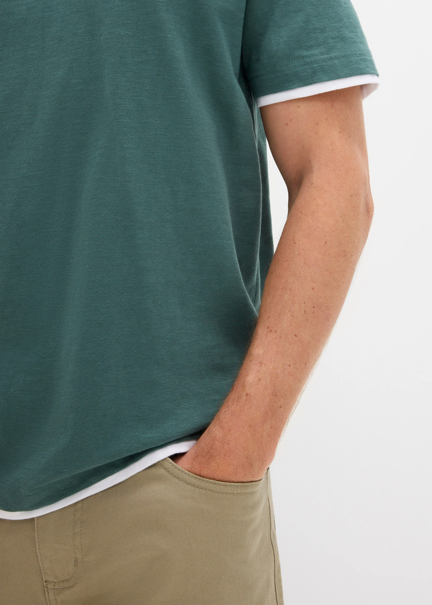 Tricou cu aspect 2 în 1 din Slub-Yarn • gri/verde • magazin bonprix