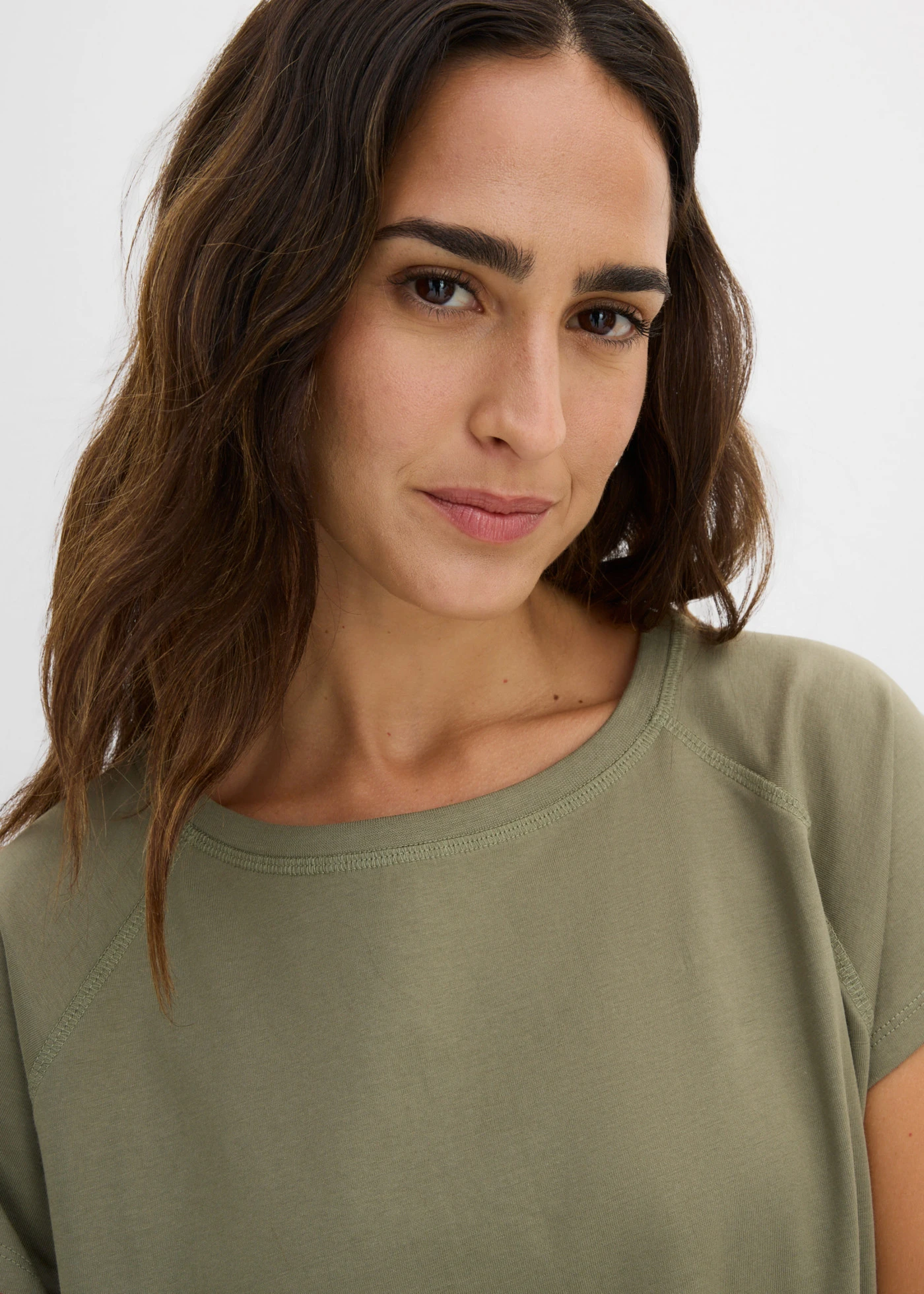 T-shirt 100% coton • olive • Boutique bonprix