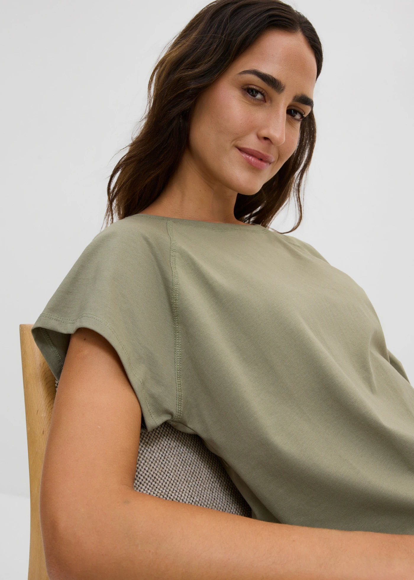 T-shirt 100% coton • olive • Boutique bonprix