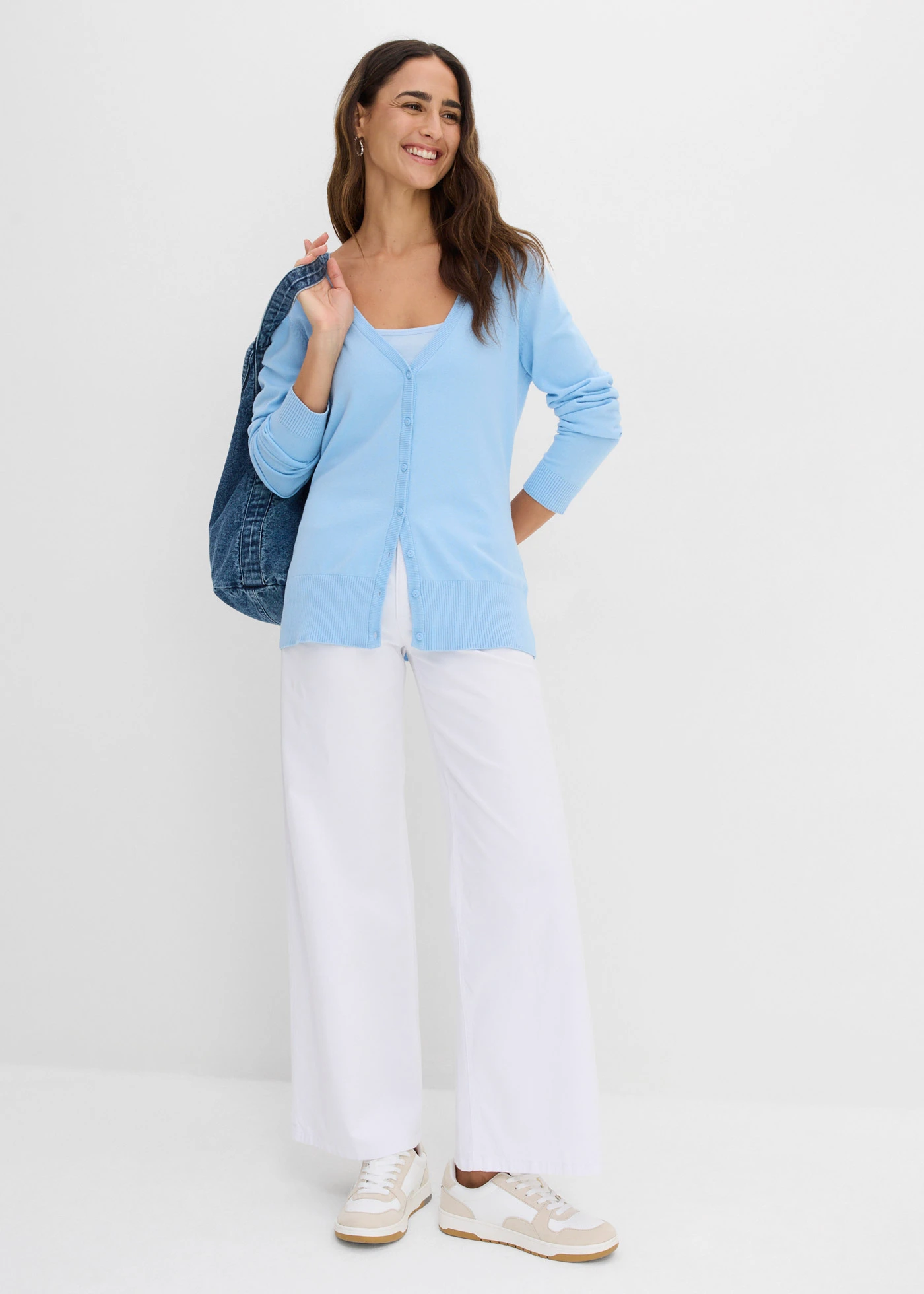 Jachetă din tricot fin cu nasturi • bleu • magazin bonprix