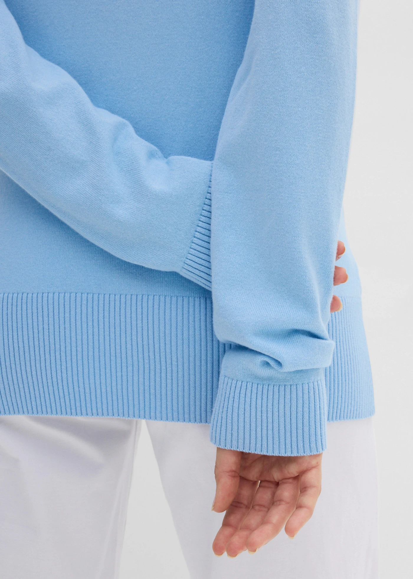 Gilet boutonné en maille fine • bleu clair • Boutique bonprix