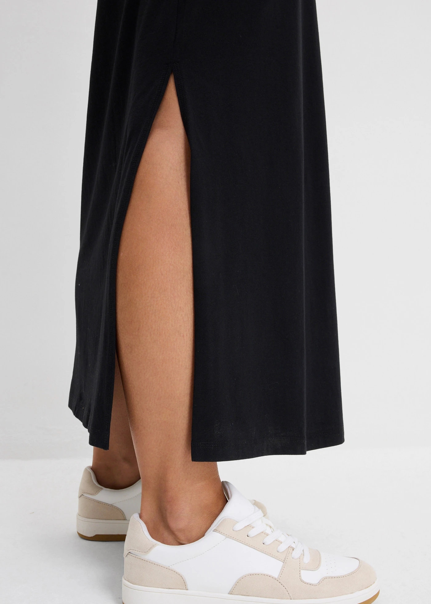 Az alakot hangsúlyozó dzsörzé ruha • fekete • bonprix áruház