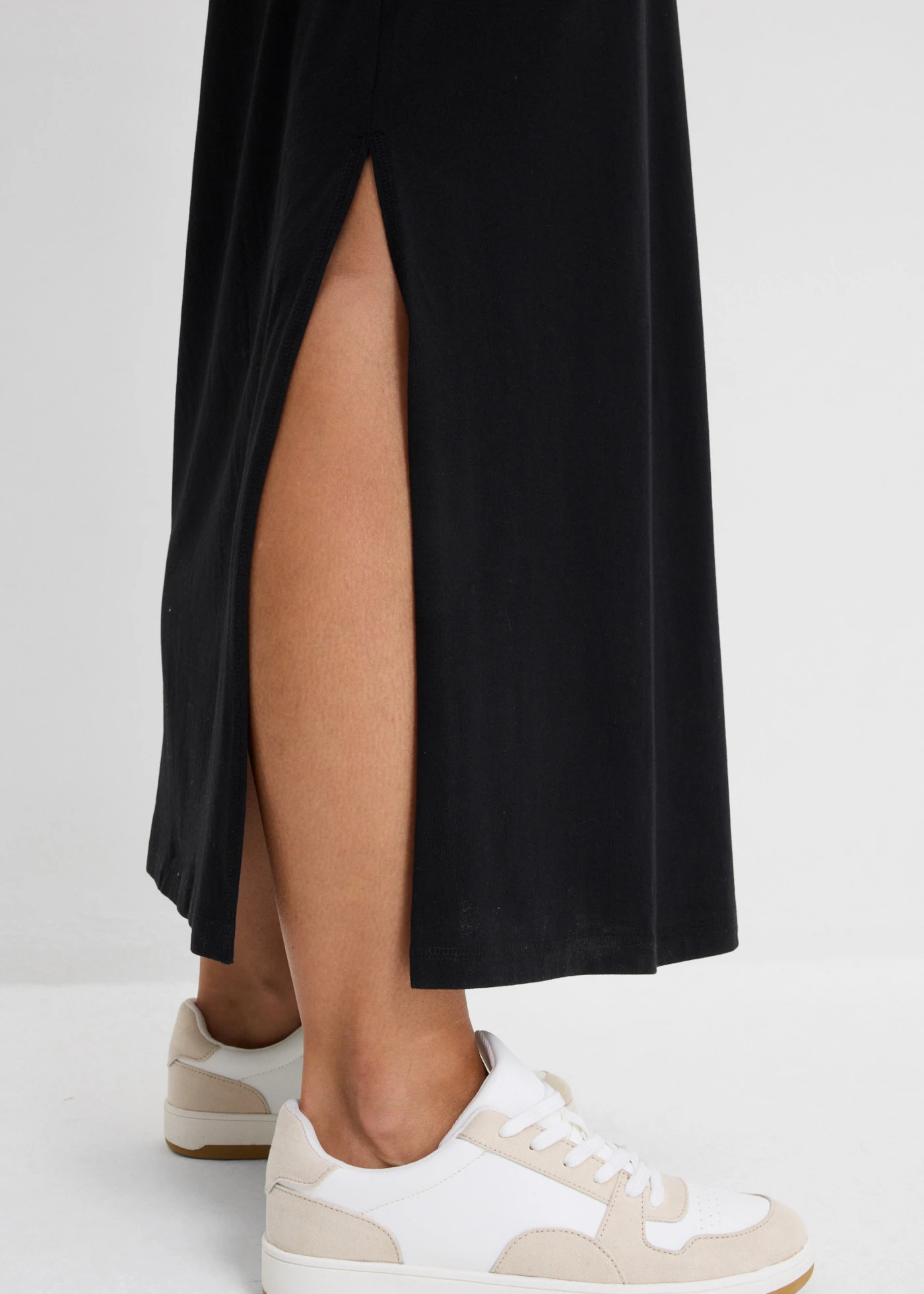 Robe près du corps en jersey • noir • Boutique bonprix