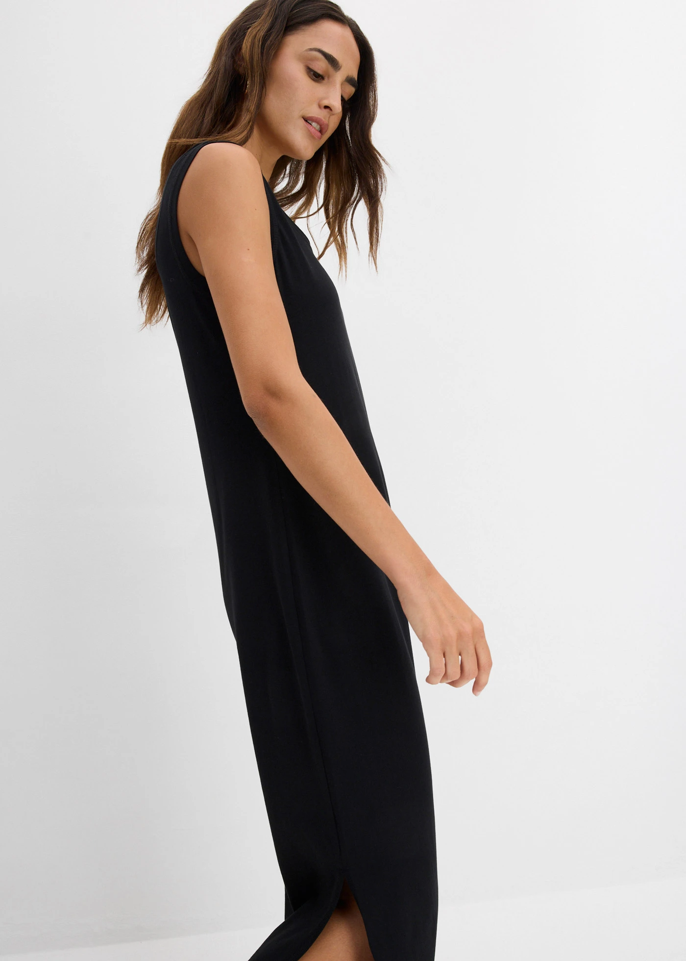 Az alakot hangsúlyozó dzsörzé ruha • fekete • bonprix áruház