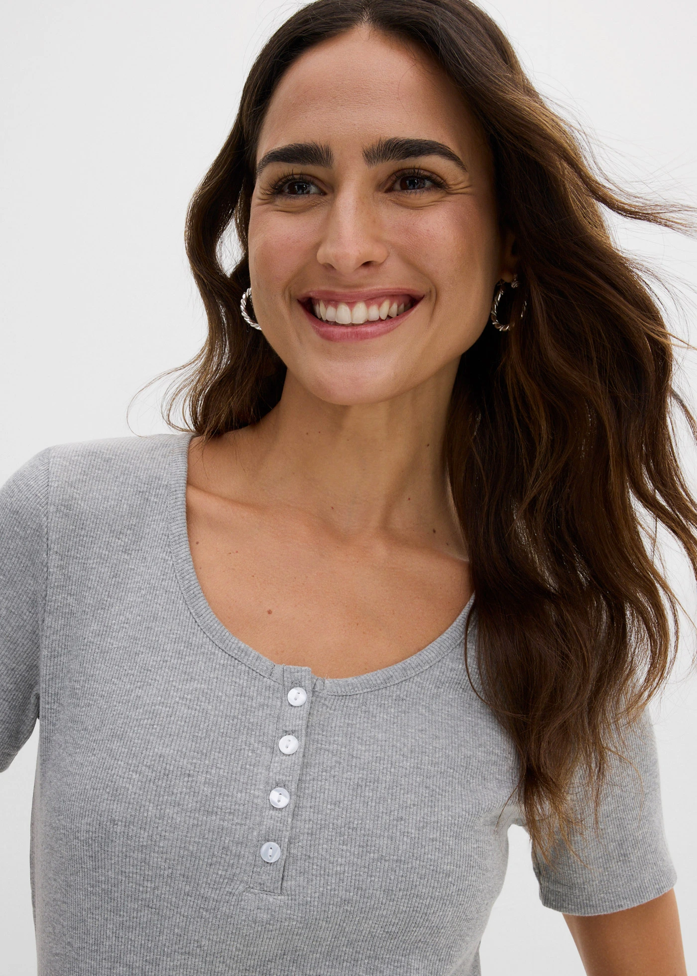 T-shirt col tunisien, 100% coton • gris clair chiné • Boutique bonprix