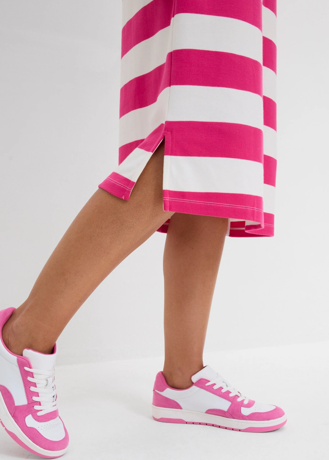 Robe en jersey interlock épais • fuchsia-écru rayé • Boutique bonprix