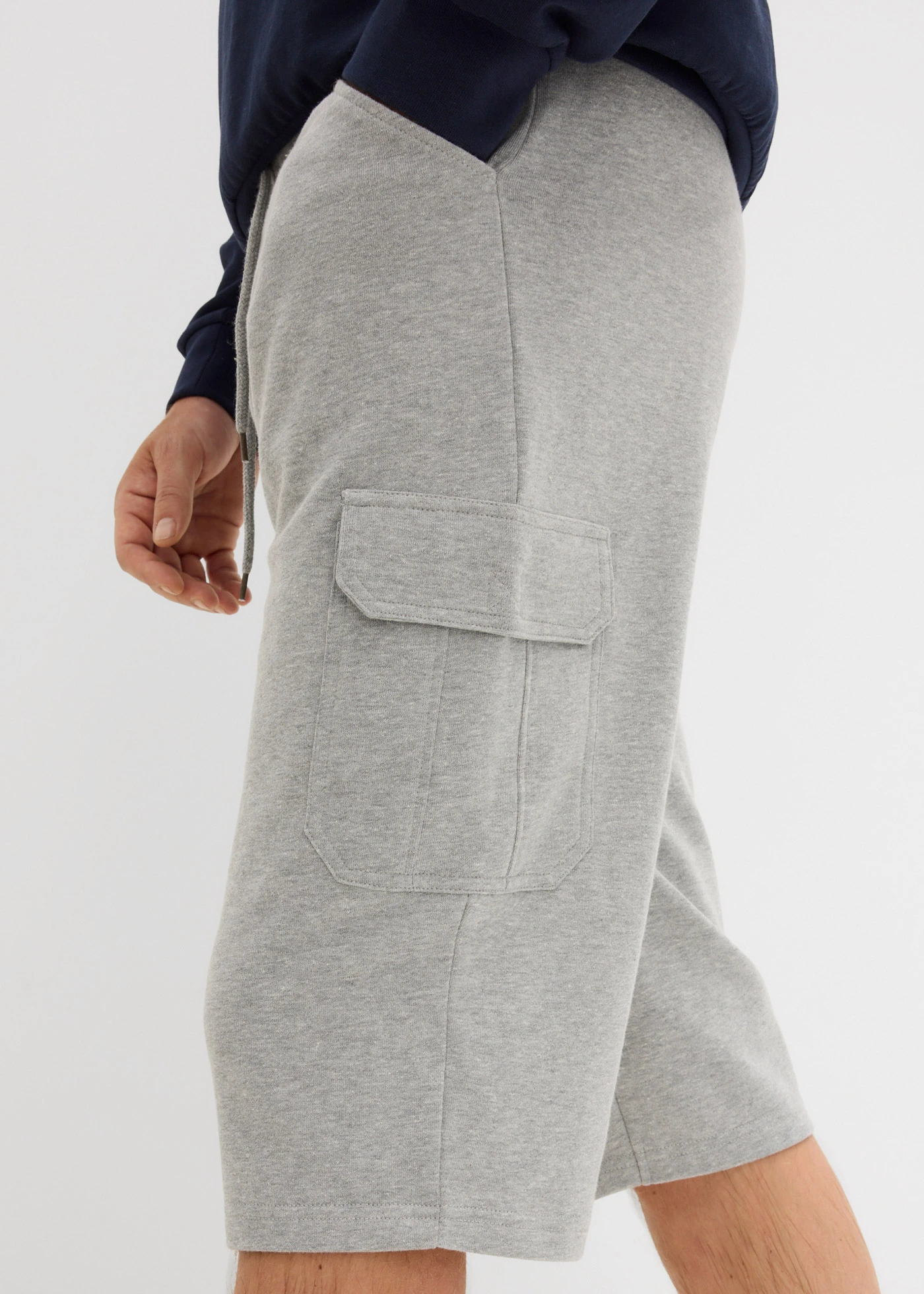 Dlouhé teplákové bermudy s cargo kapsami, z čisté bavlny, Regular Fit • světle šedý melír • bonprix obchod