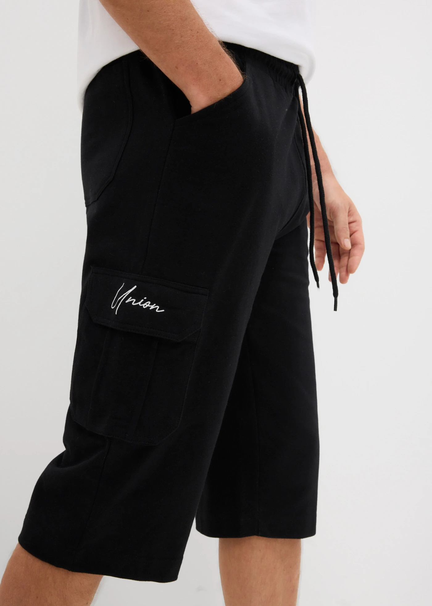 Tricou și bermude lungi în stil cargo (set 2 piese) • negru+alb • magazin bonprix