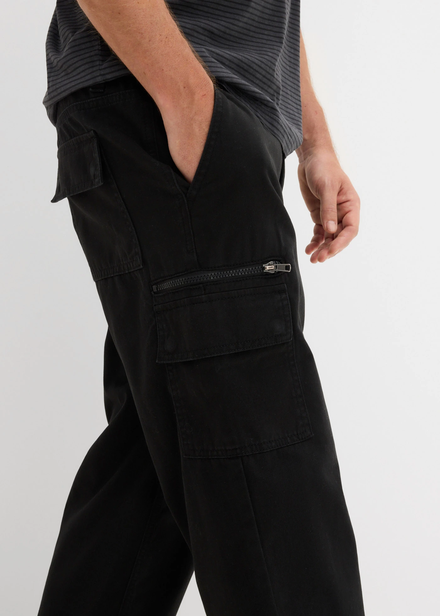 Pantalon 3/4 100% coton, taille élastiquée et poches cargo • noir • Boutique bonprix