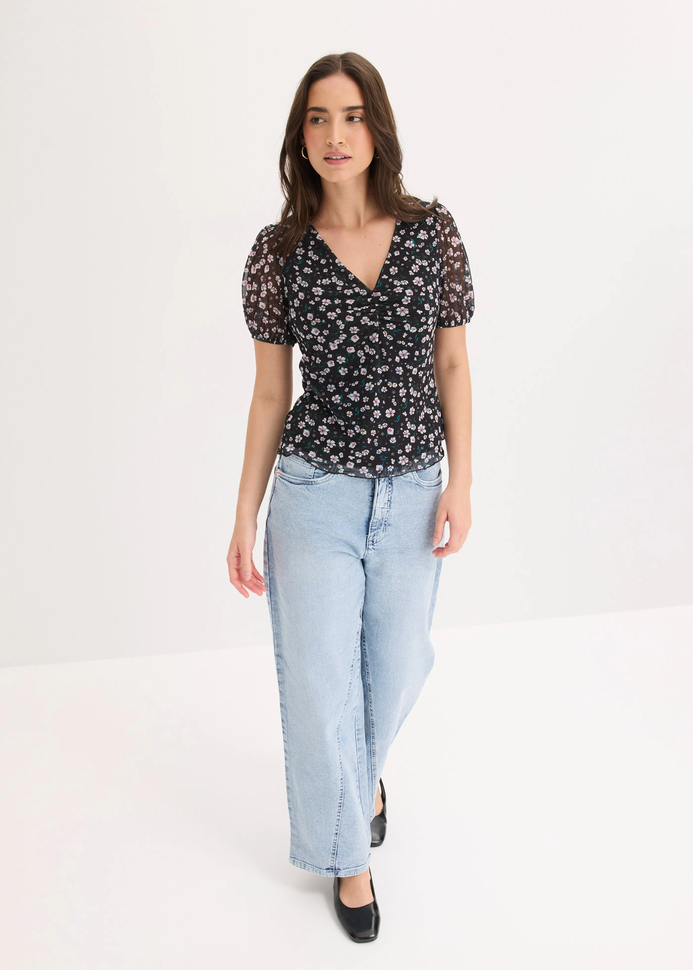 T-shirt en mesh délicat • noir floral • Boutique bonprix