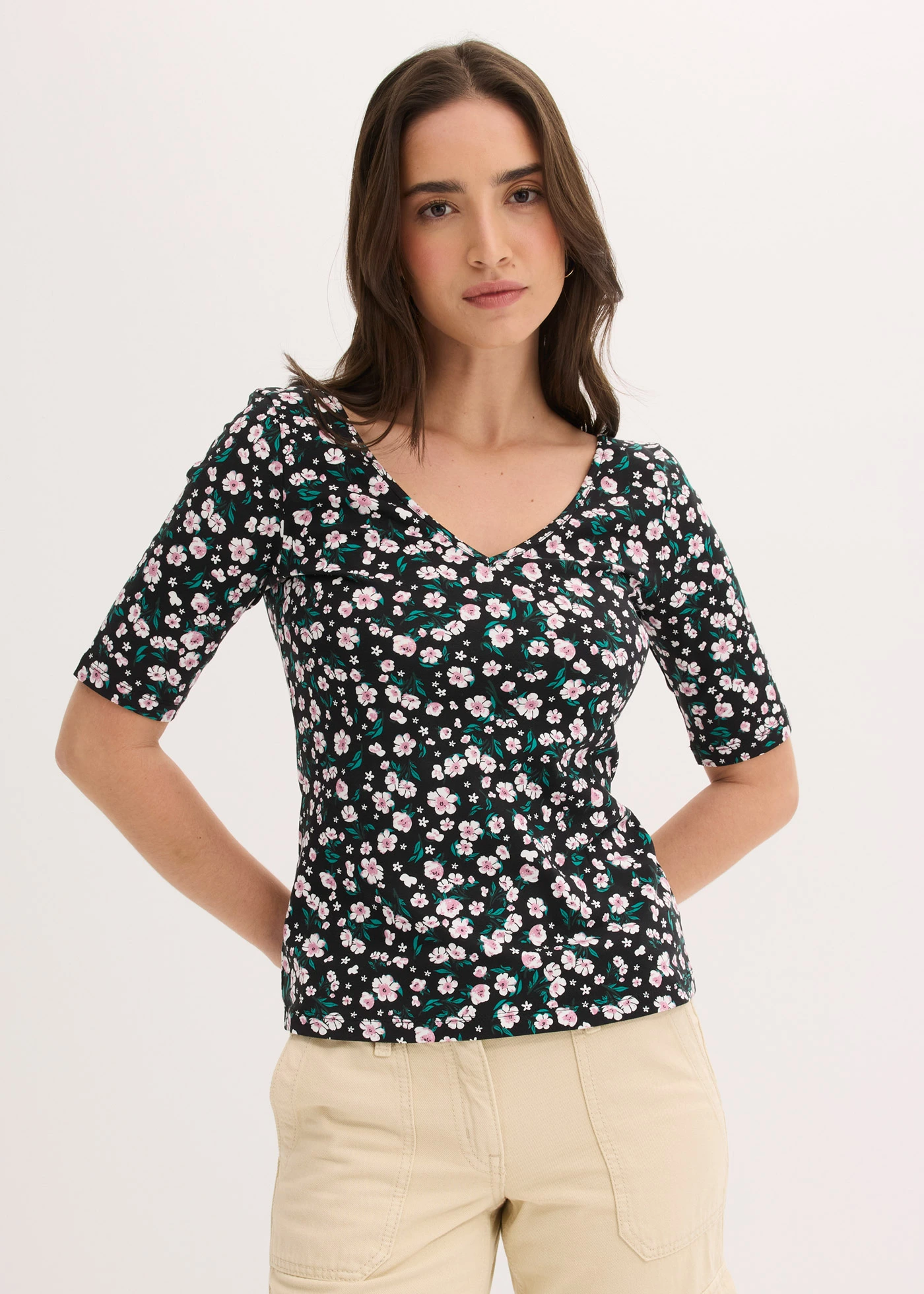 T-shirt en coton extensible • noir floral • Boutique bonprix